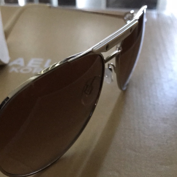 Vintage 90’s Michael Kors aviator sunglasses with original case - Picture 11 of 16